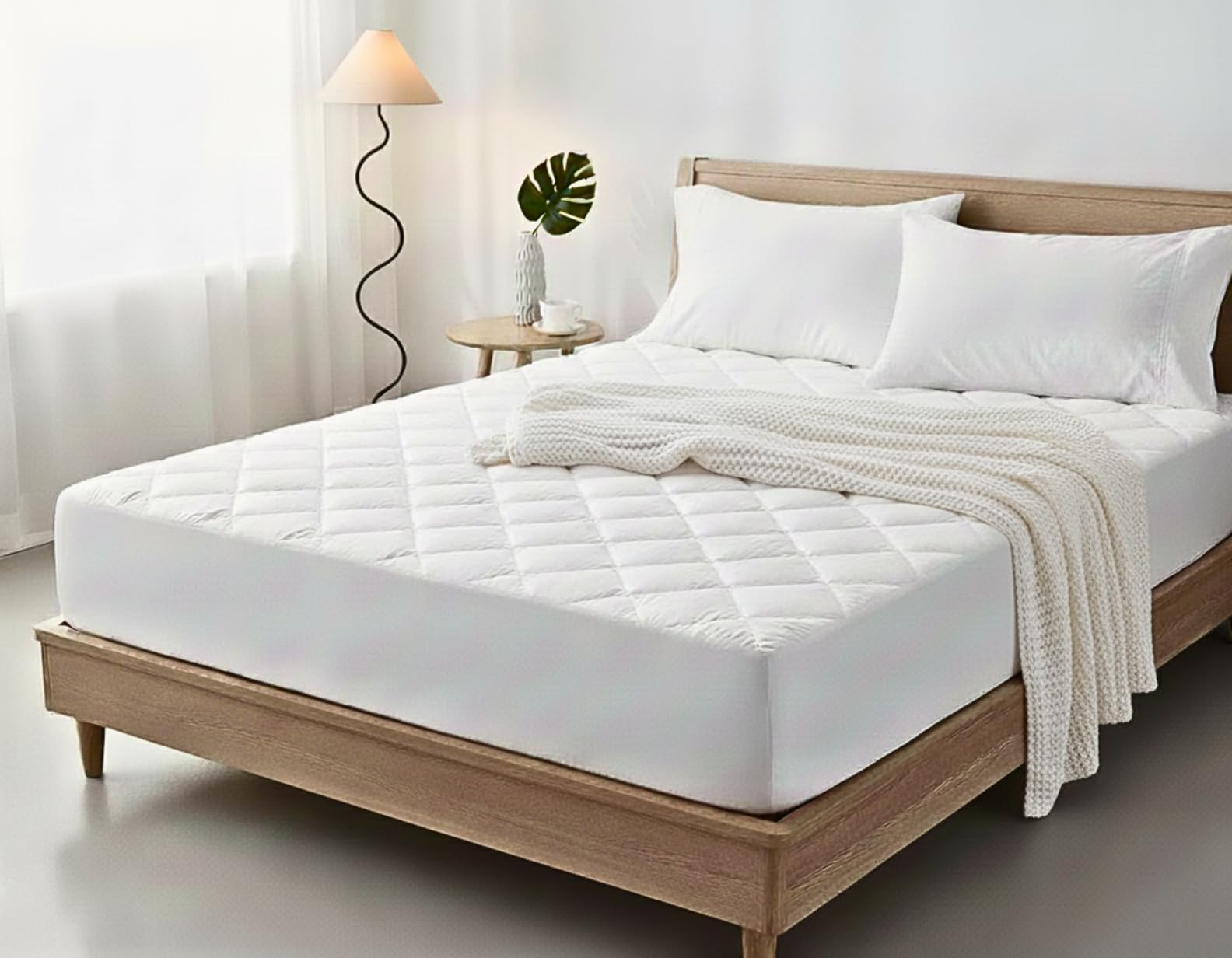 Imperial Rooms King Size Mattress Protector 30cm Deep Fitted Stretch Skirt Mattress Cover– Adjustable Mattress Pad Shrink Resistant Anti-Allergy Quilted Bed Cover (150 x 200 cm)