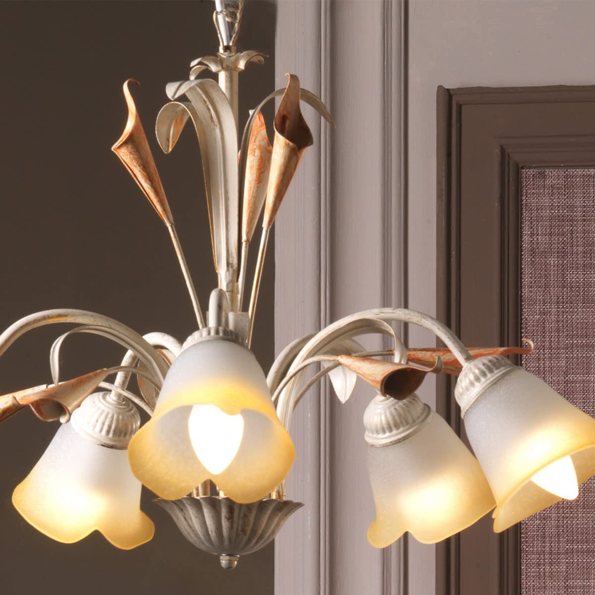 Onli Lucrezia - Lampadario 5 Luci. Struttura in Metallo Color Avorio. Paralumi in Vetro Satinato