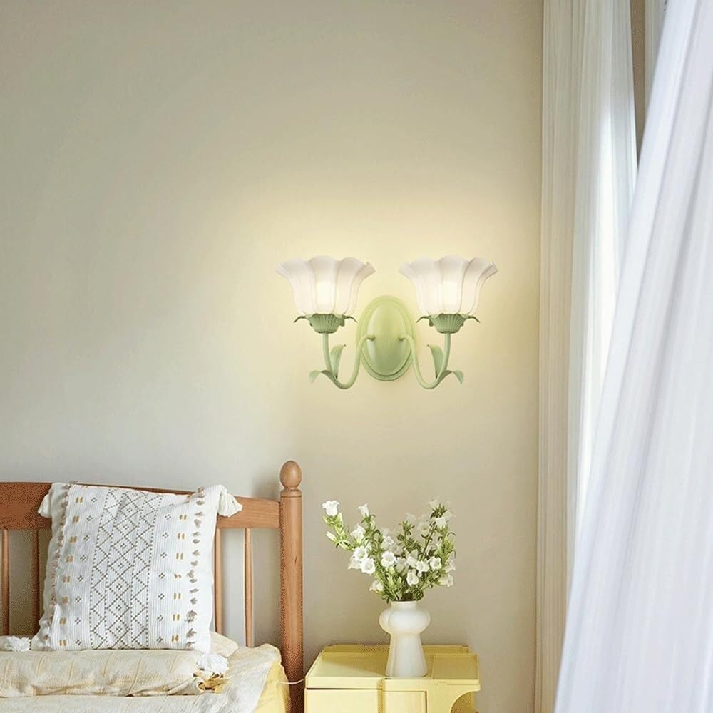 プラクティカルな設計のラック付きLEDフロアライト 楽しい暮らし