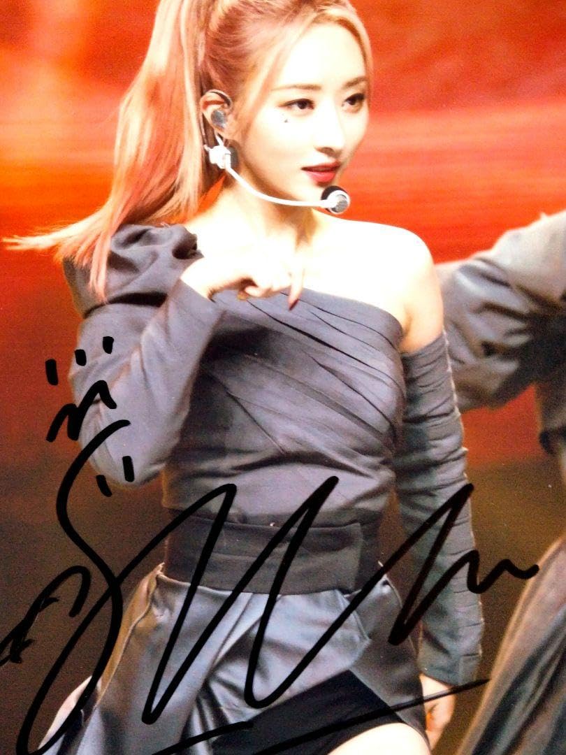 ムン・スア直筆サイン入り2Lサイズ写真…Moon Su-A…Billlie