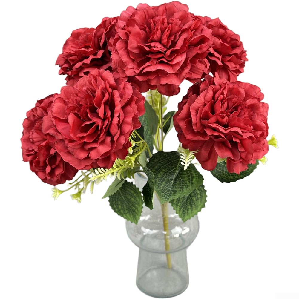 Pivoines artificielles en soie pour créer une ambiance romantique lors d'un repas de mariage