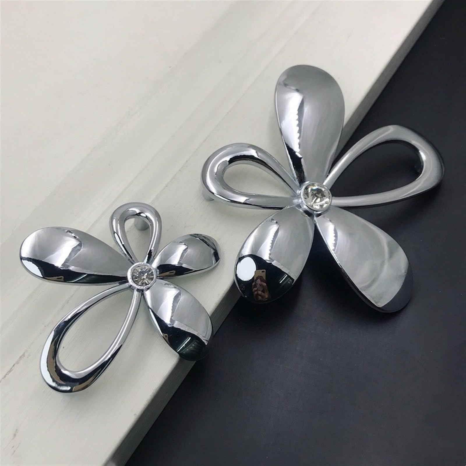 Poignée de meubles en alliage de zinc à finition chrome brillant haut de gamme