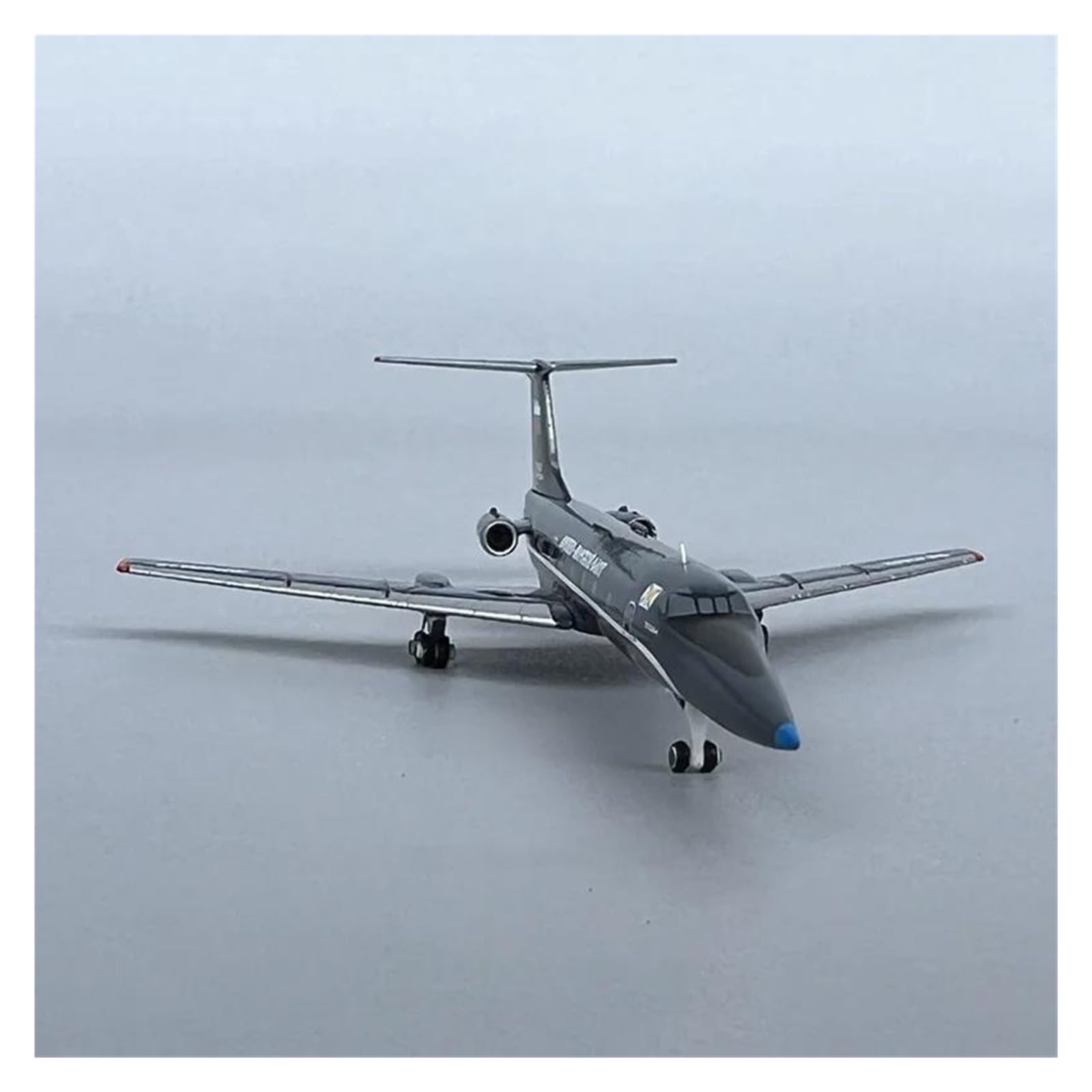 Odlew metalowy samolot odlewany metal w skali 1/400 dla rosyjskich sił powietrznych TU-134 samolot Model samolotu do kolekcji do kolekcji i wyświetlania