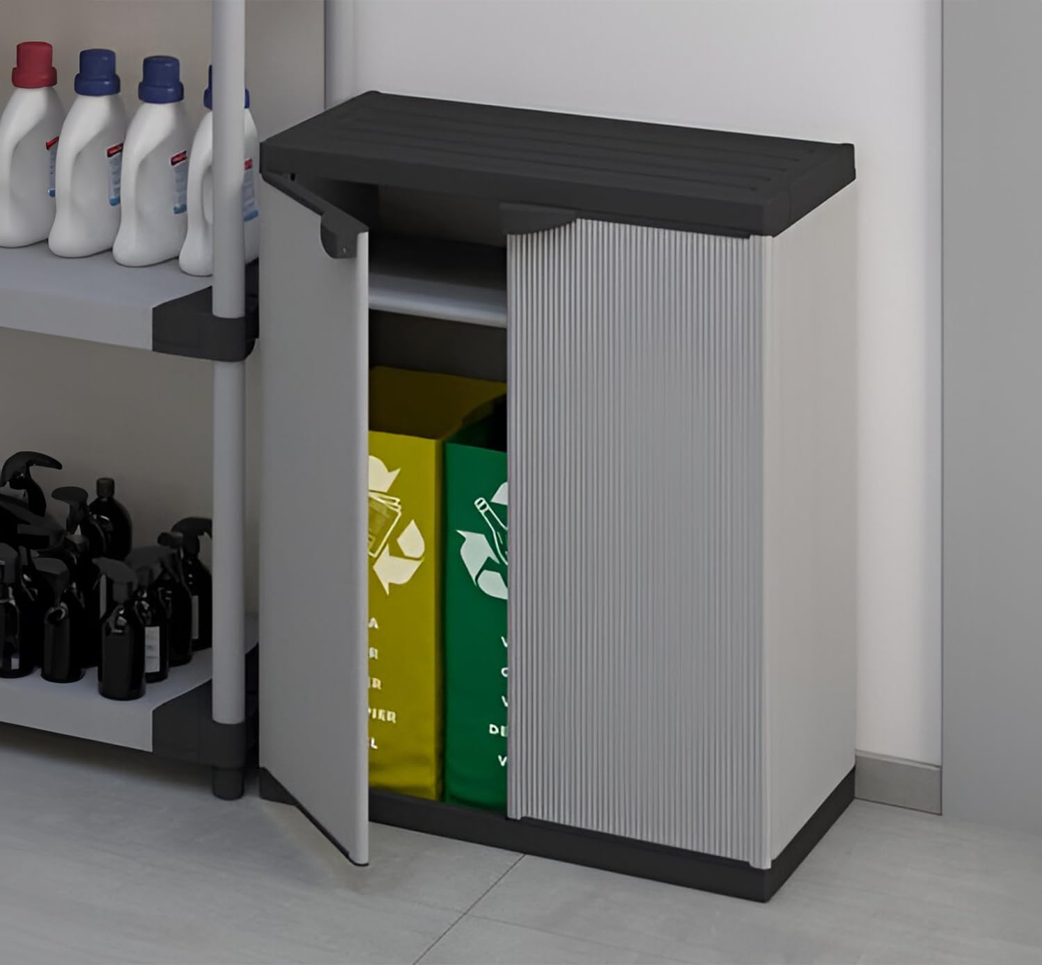 Armadio Basso 2 Ante da Esterno 68x40x85h cm, Ripiano e Maniglie + 3 Borse Raccolta Differenziata Colorate - Idrorepellente, Riciclaggio, Robusto, Anti odore, Lavabile - Sistemi Modulari