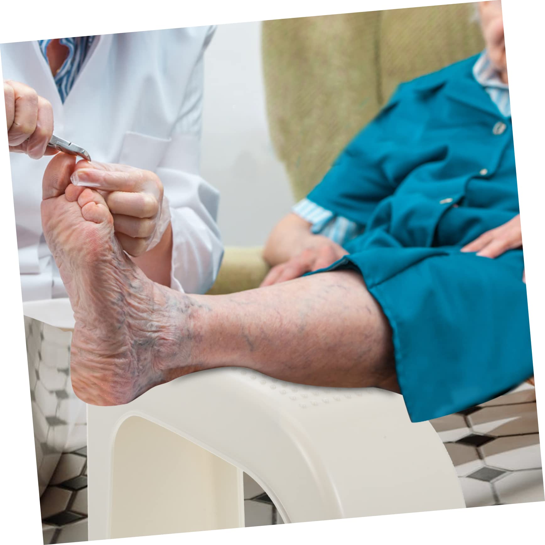 Ciieeo Poggiapiedi in Plastica Bianco Antiscivolo per Pedicure Lavorazione Fine e Sollievo Dalla Stanchezza, Sgabello Compatto per Uso Domestico e Saloni di Cura Piedi