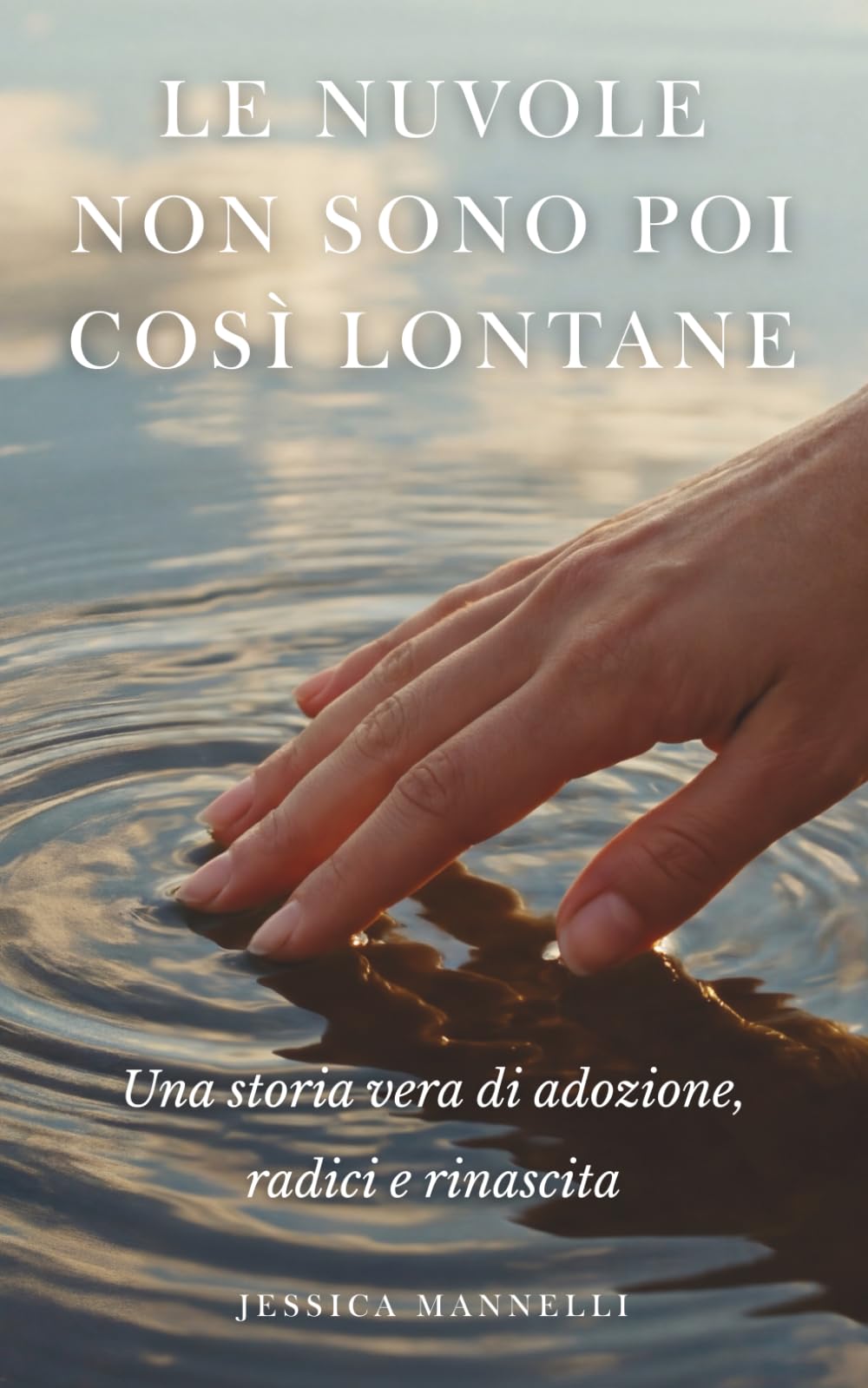 Le nuvole non sono poi così lontane: Una storia vera di adozione, radici e rinascita