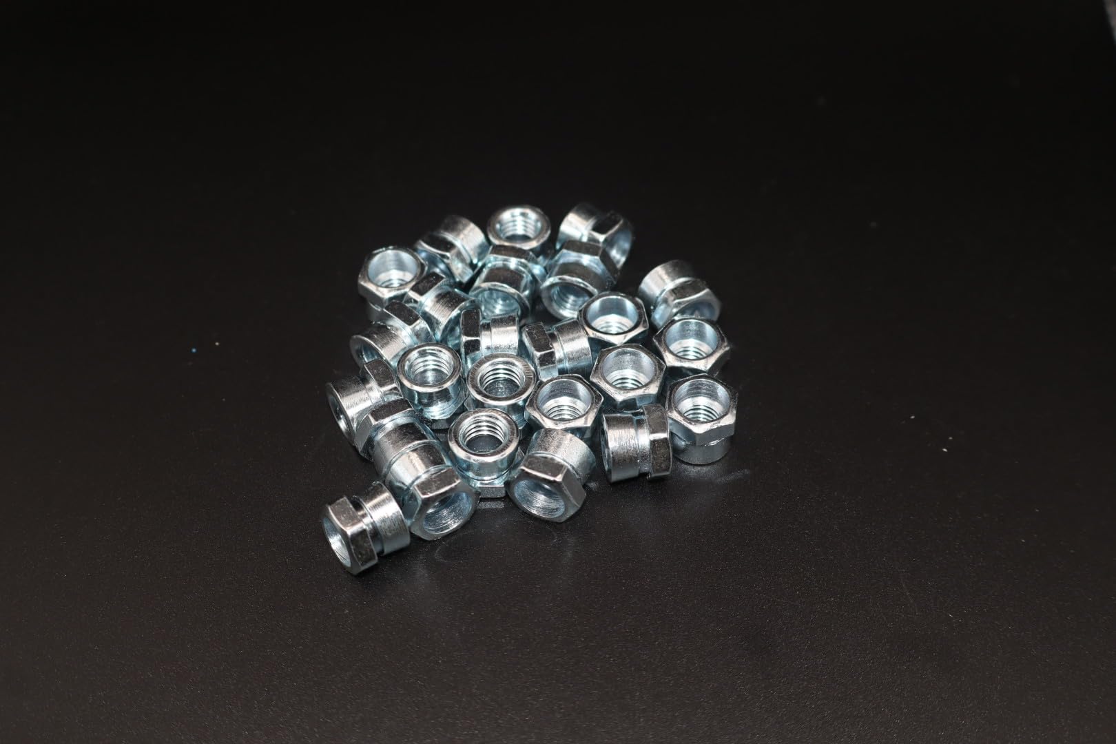 Dadi a Strappo M8 Zincati – Kit da 20 Pezzi con Testa Antifurto | Chiave da 13 mm | Dadi di Sicurezza per Fissaggi Industriali, Impianti e Strutture Metalliche