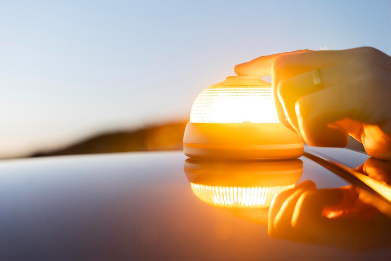 Hero Driver LED Baliza V16 Conectada y Geolocalizada Certificada DGT 3.0 Sin cuotas hasta 2040 Luz Emergencia coche - Uso obligatorio en Espaa Tarjeta Vodafone SIM incluida gratis