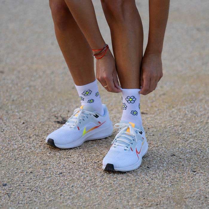 Chaussettes de course légères Marguerite Blanc idéales pour le marathon de Paris et les sorties running - 2