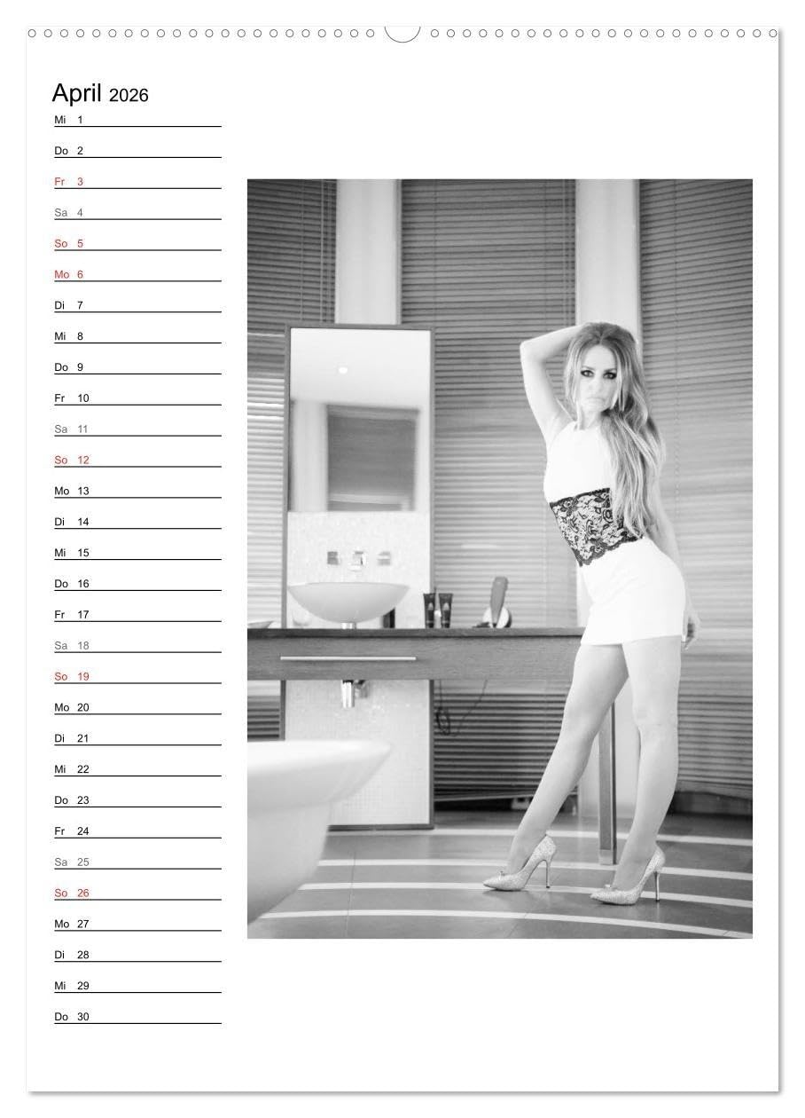 Mode in schwarz und weiß (Wandkalender 2026 DIN A2 hoch), CALVENDO Monatskalender: Bekleidung in Szene gesetzt - schwarz und weiß
