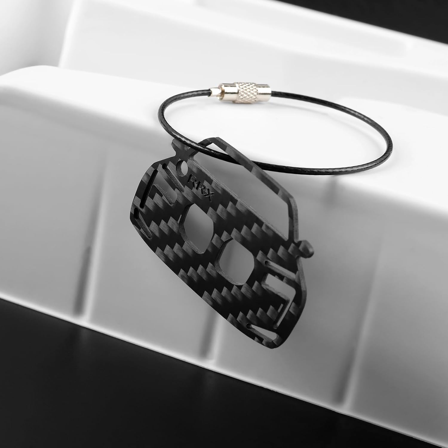 Genuine Carbon Fiber Creative EDC Car Keychain Compatible with BMW 7 Series 2023 2024 2025 Leather Key Ring CNC Precision Cut Gift for Car Enthusiasts