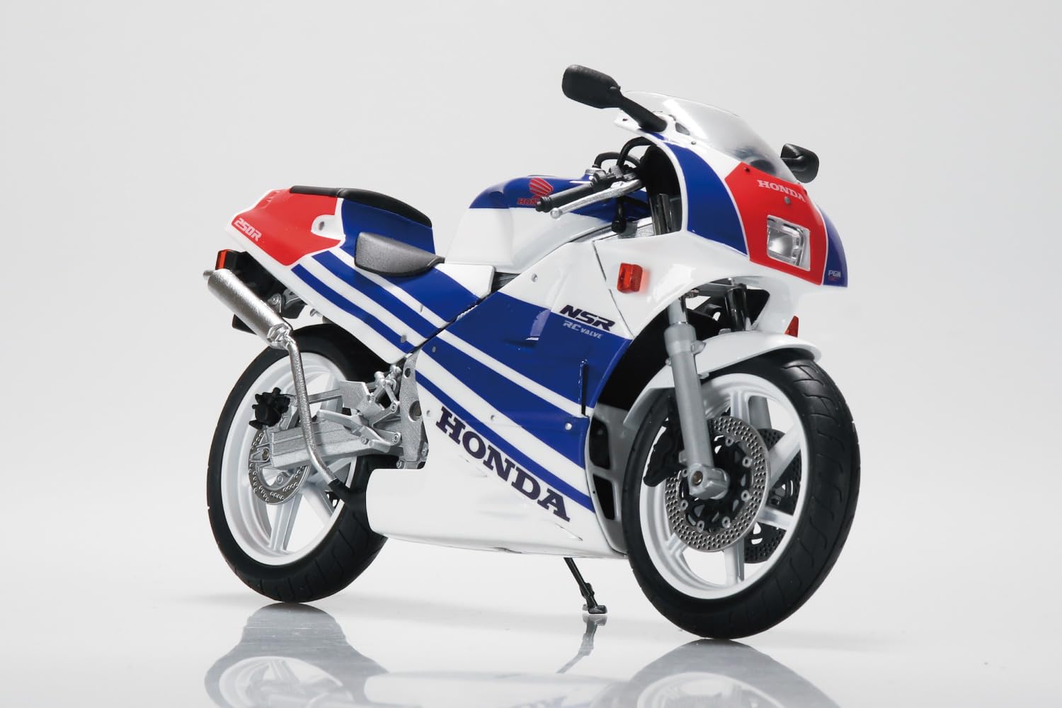 Amazon.co.jp: 青島文化教材社(AOSHIMA) 1/12 完成品バイク Honda