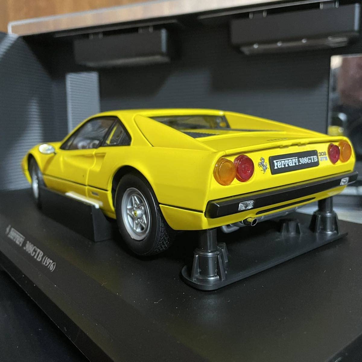 Amazon.co.jp: 絶版未展示品 京商 1/18 フェラーリ 308GTB 1976