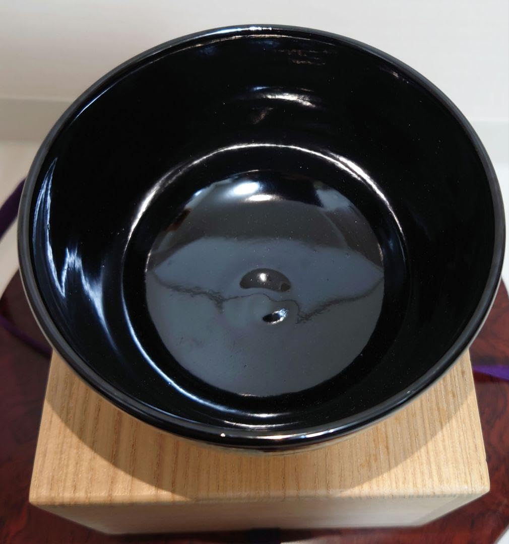 Amazon.co.jp: 粟田焼仁清写黒松島之関 抹茶茶碗 岡田佳山作 茶道具