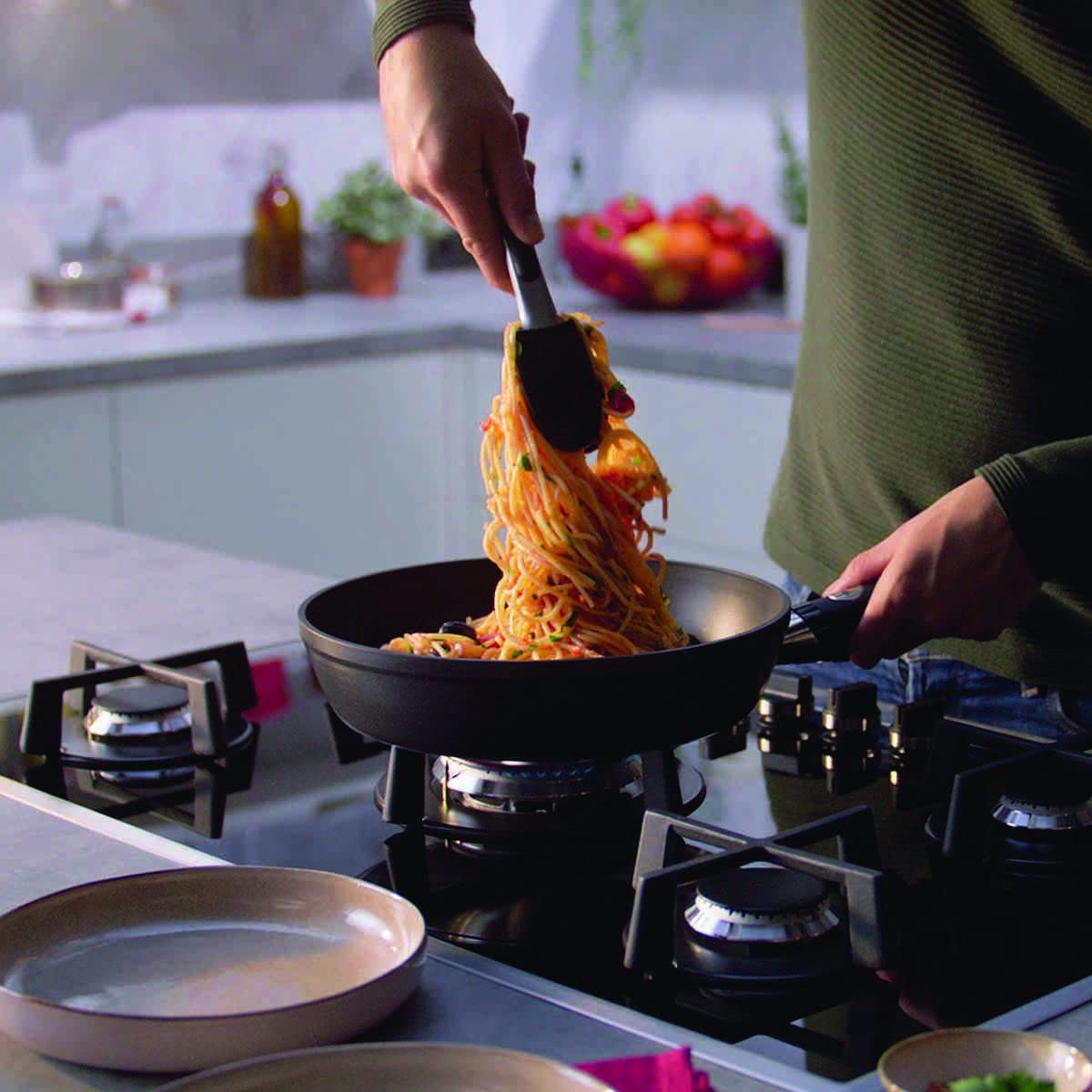 Fissler Sartén de aluminio Levital + Comfort, diámetro de 24 cm, antiadherente con efecto loto, inducción