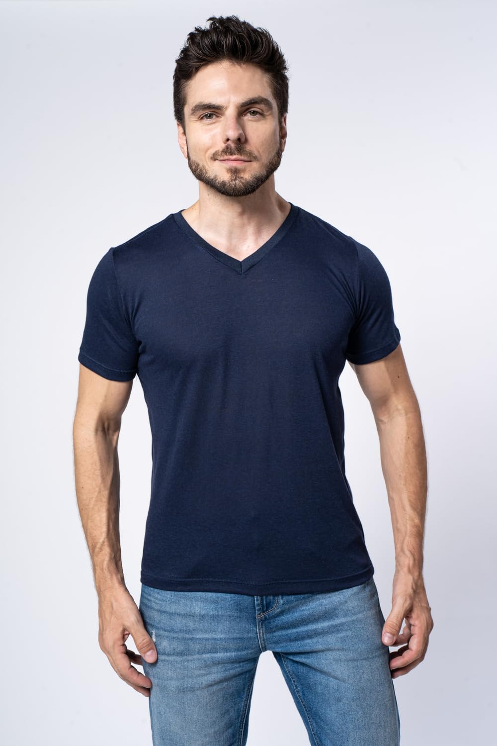 Camiseta Masculina Meia Malha Slim Fit Lisa Básica, Gola V em promoção! Veja a oferta e mais achadinhos de Camisetas 4 Hoje é o melhor dia para comprar Camiseta Masculina Meia Malha Slim Fit Lisa Básica, Gola V com aquele preço maroto! Promoção! Aproveite a oferta! 4