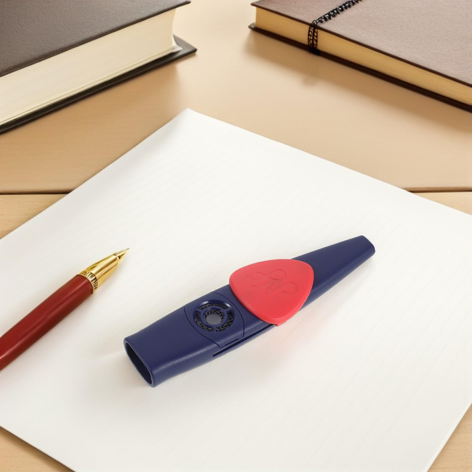 Kazoo Métallique Professionnel pour Débutants Instrument de Musique Compact et Léger pour Accompagnement Guitare et Voyage