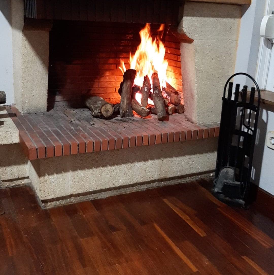 Jandei - Leña de Roble (24Kg) Tronco Mediano 30-40cm. Totalmente Seca, para Chimeneas, Barbacoas, Calderas, Estufas y Cocinas. Origen España, Marrón, JNM-0001
