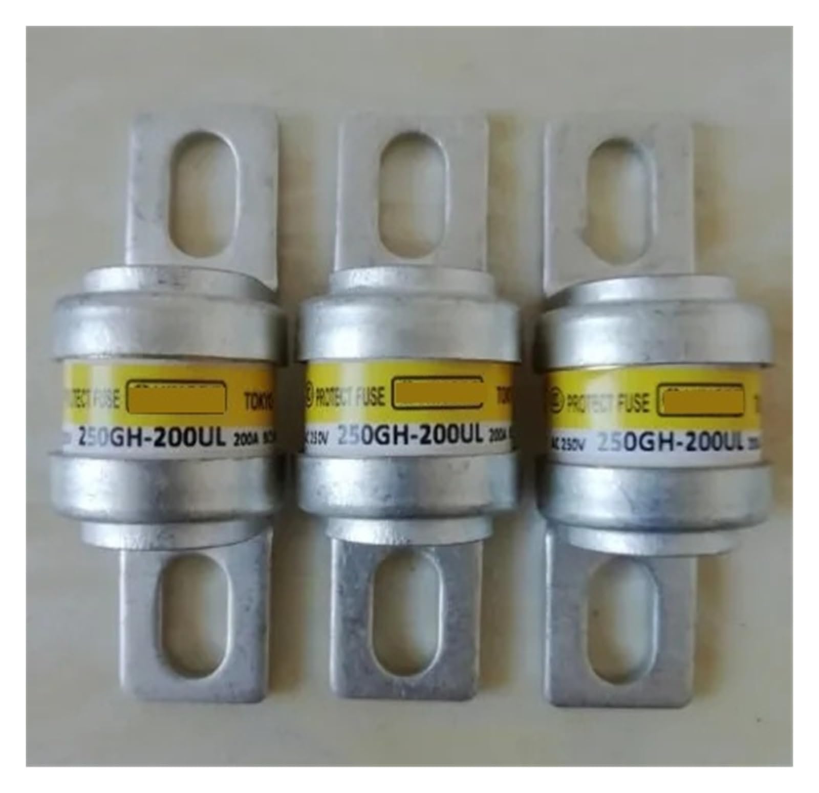 CLBSWYEJK 1pcs Fuses 250GH-200UL 250GH-200 200A 250V 250GH-160(UL) 250GH-250(UL) 250GH-200S 250GH-250SUL 250GH-250S aR(250GH-200UL)