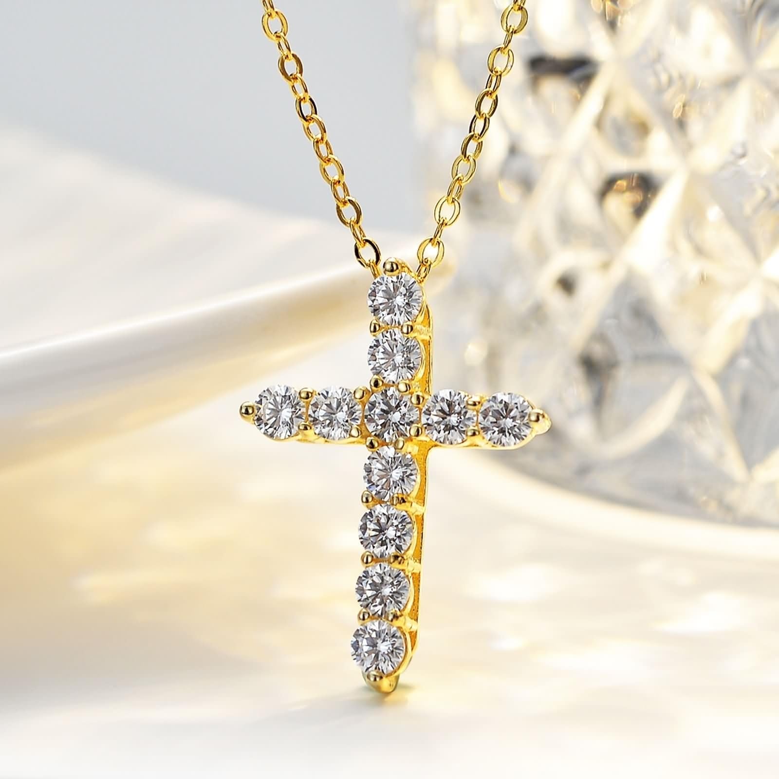 Delicado collar de oro con moissanita para mujer, collar de cruz dorada para cumpleaños