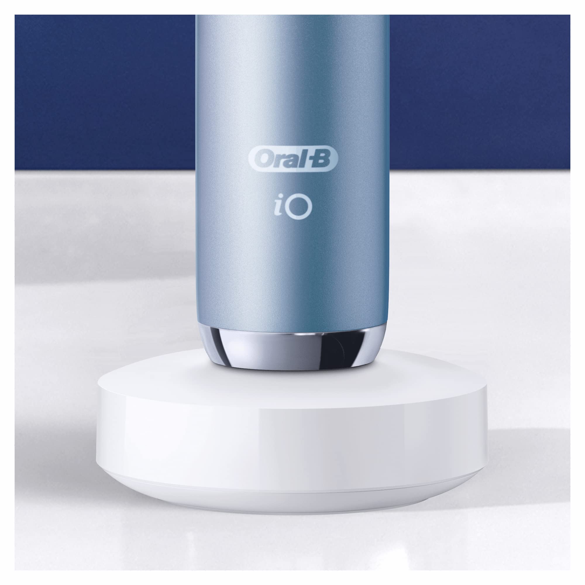 Oral-B Cepillo de dientes eléctrico iO Serie 9, edición especial, se conecta a la aplicación móvil Oral-B, con tecnología magnética iO, estuche de viaje con función de carga, bolsa de cosméticos, azul