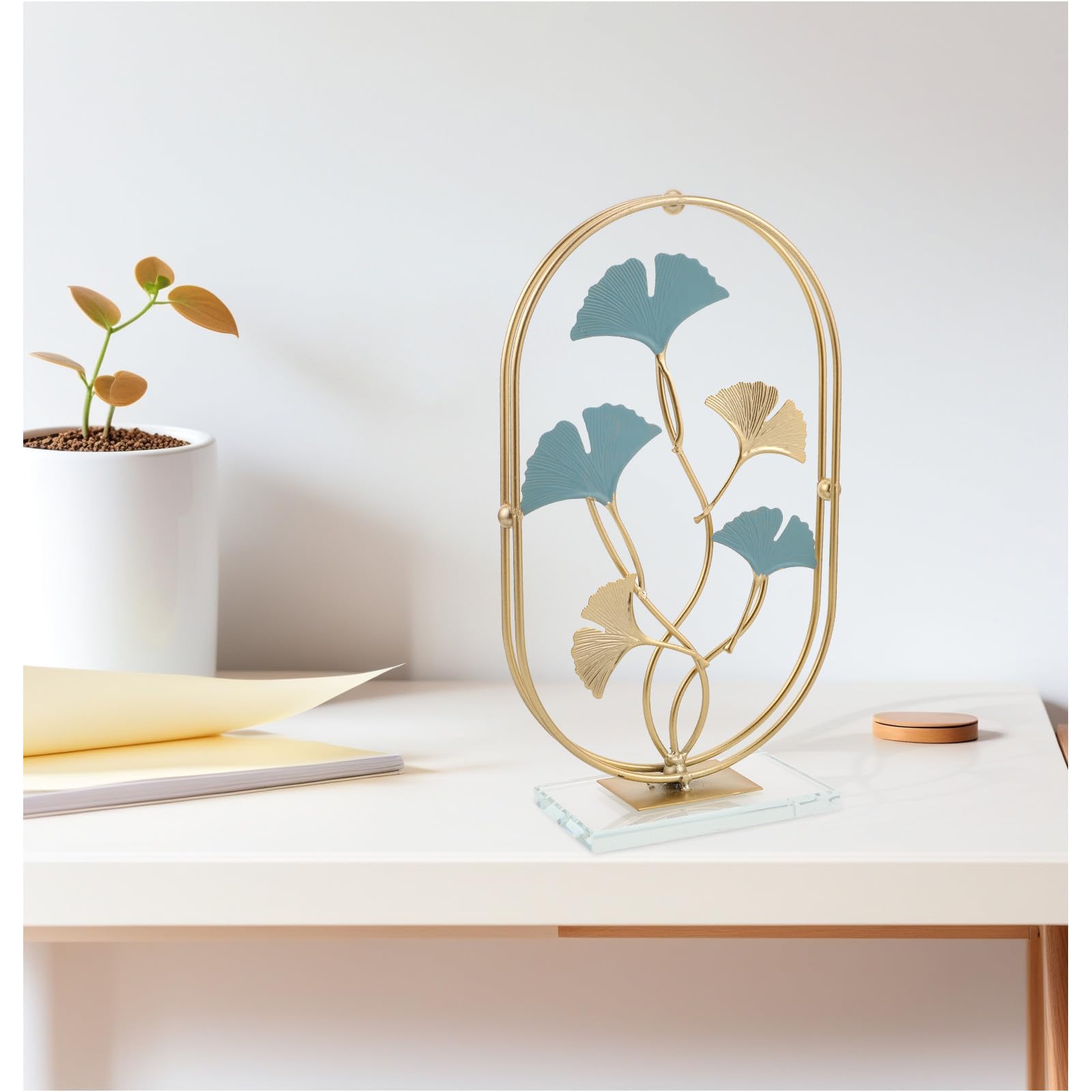 Sculpture en Fer et Cristal Feuilles de Ginkgo Dorées Design Creux Décoration de Table Élégante pour Bureau et Entrée Style Luxueux et Sophistiqué