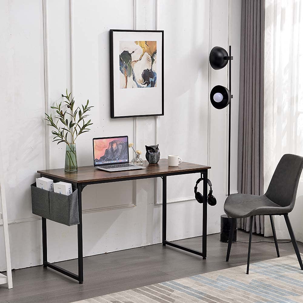 BAKAJI Scrivania Tavolo da Lavoro Porta Pc Computer Piano in Legno MDF con Struttura in Metallo Organizer Portatutto in Tessuto e Gancio Casa Ufficio Design Moderno Industriale 120 x 60 x H74 cm