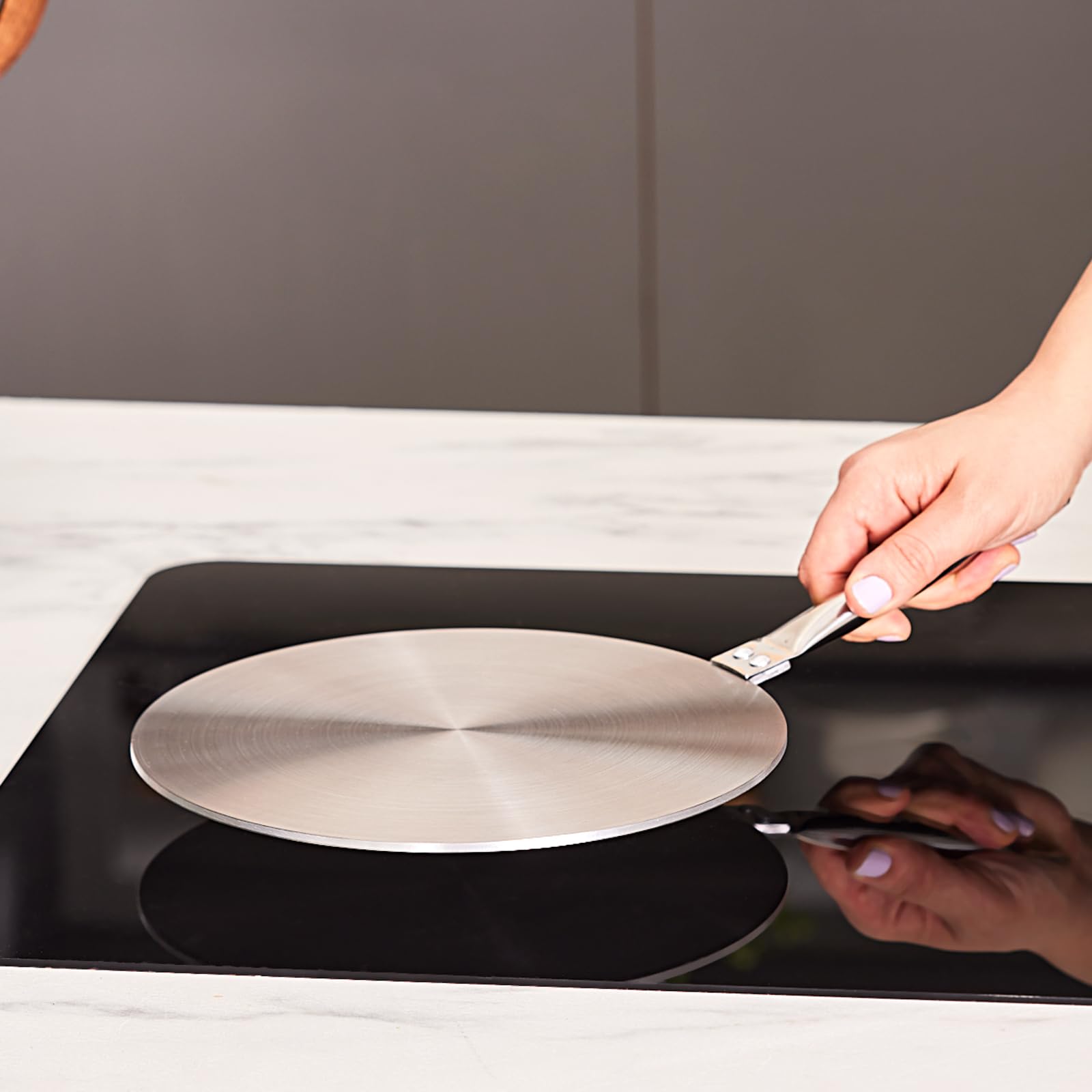Karaca Induktionssockel 23,5 cm - Robuster Stahlsockel für optimale Wärmeverteilung auf Induktionskochfeldern - Stabile Plattform für Kochtöpfe und Pfannen