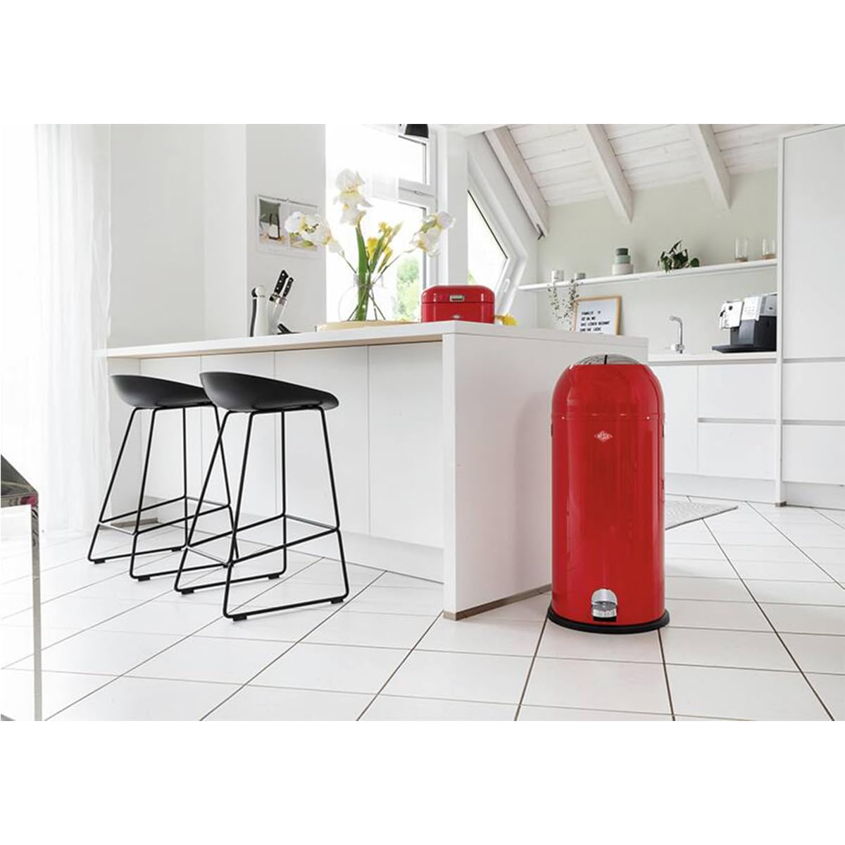 WESCO Kickmaster Maxi Abfallsammler in der Farbe rot, pulverbeschichtetes Stahlblech, eingebauter Dämpfer, 40 Liter Volumen, großer Einwurf