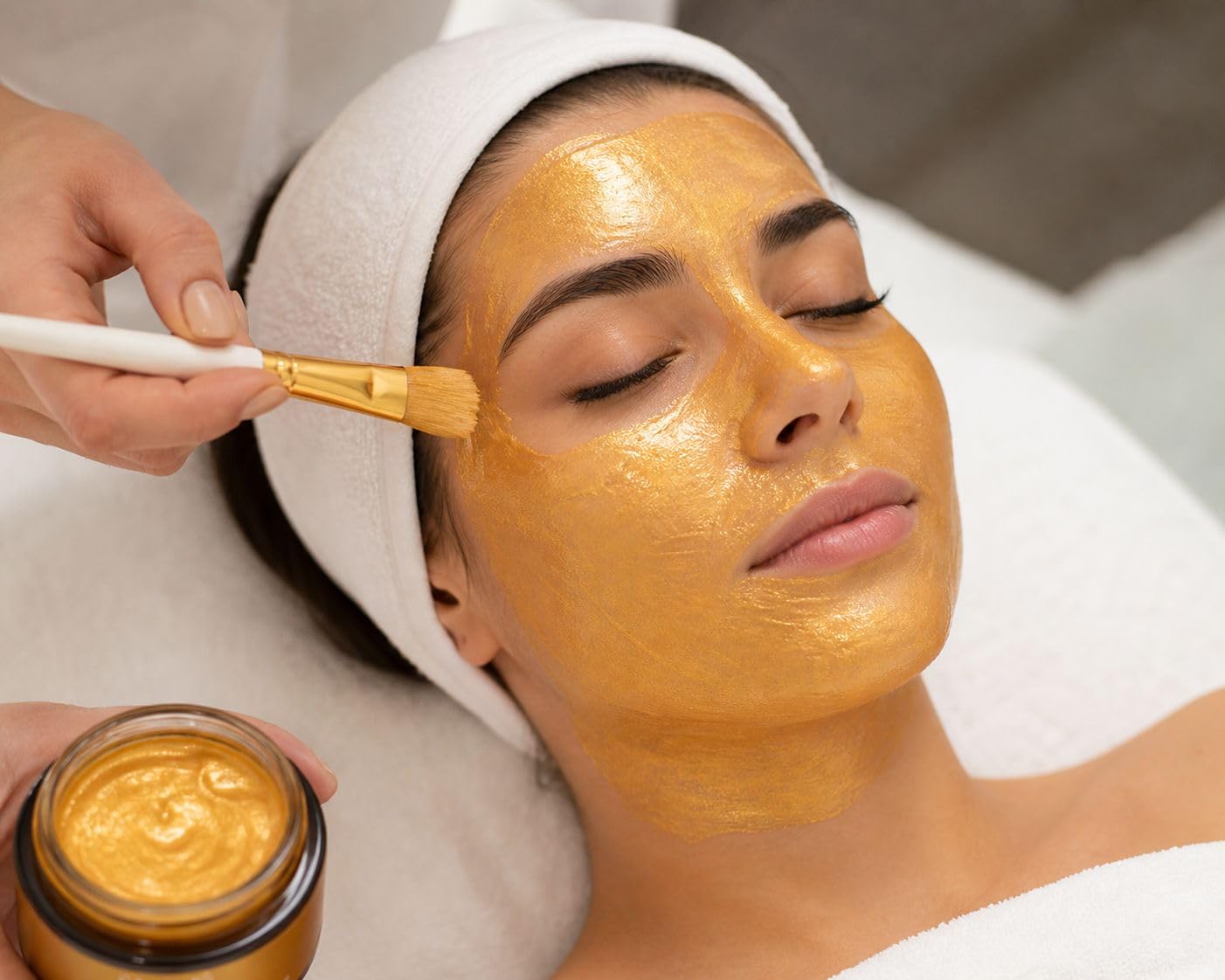 Gold Mask Viso Anti-Età – Maschera Viso con Collagene e Acido Ialuronico – Idratante, Illuminante e Rassodante. Formula pensata per una skincare più consapevole e delicata sulla pelle. Made in Italy