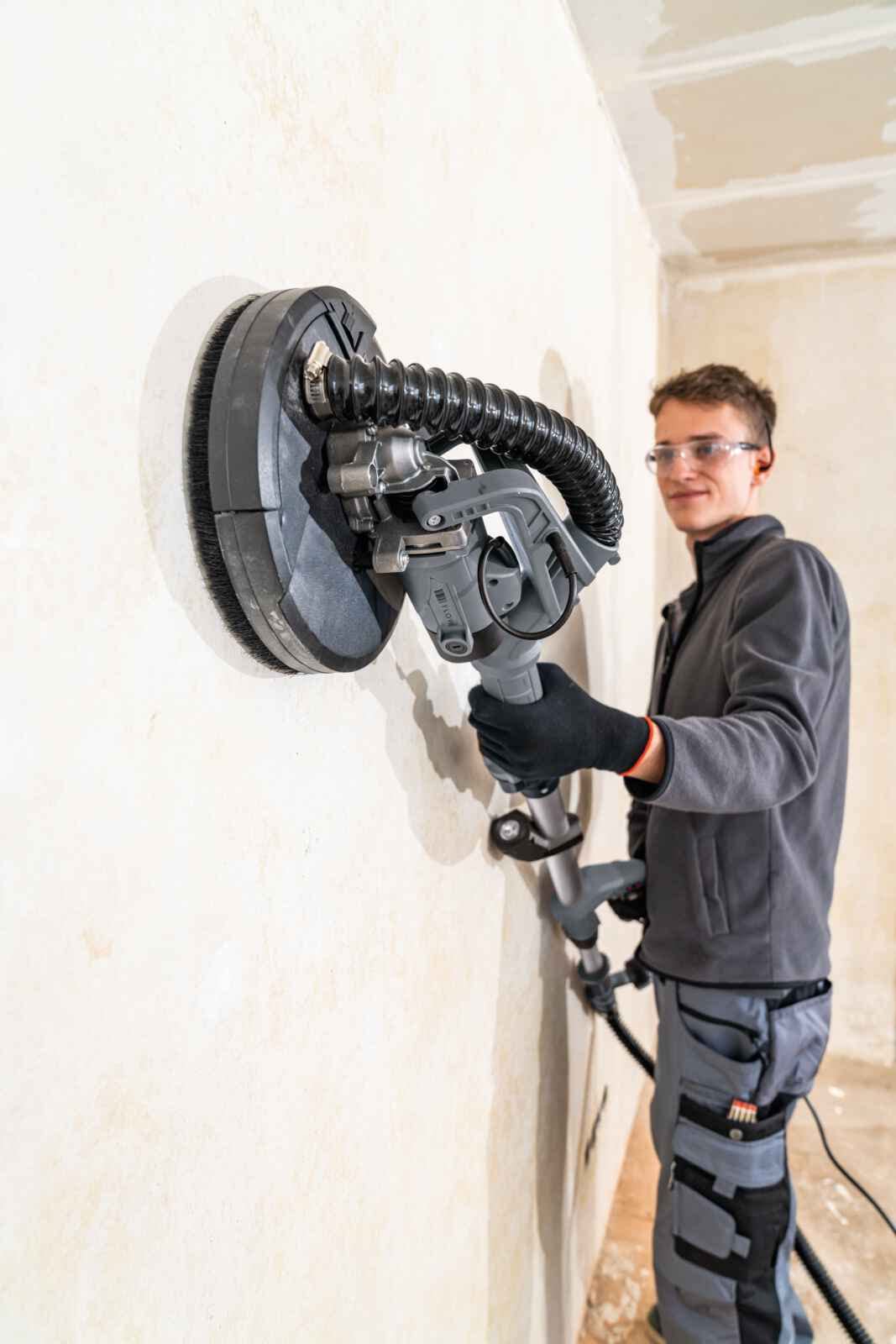 FLOW Wand und Deckenschleifer WDS900 | 710W | Ø 225mm | neigbarer Schleifkopf | teleskopierbarer Trockenbauschleifer, inkl. Absaugadapter, 6 Schleifscheiben 4m Absaugschlauch & LED-Arbeitsleuchte