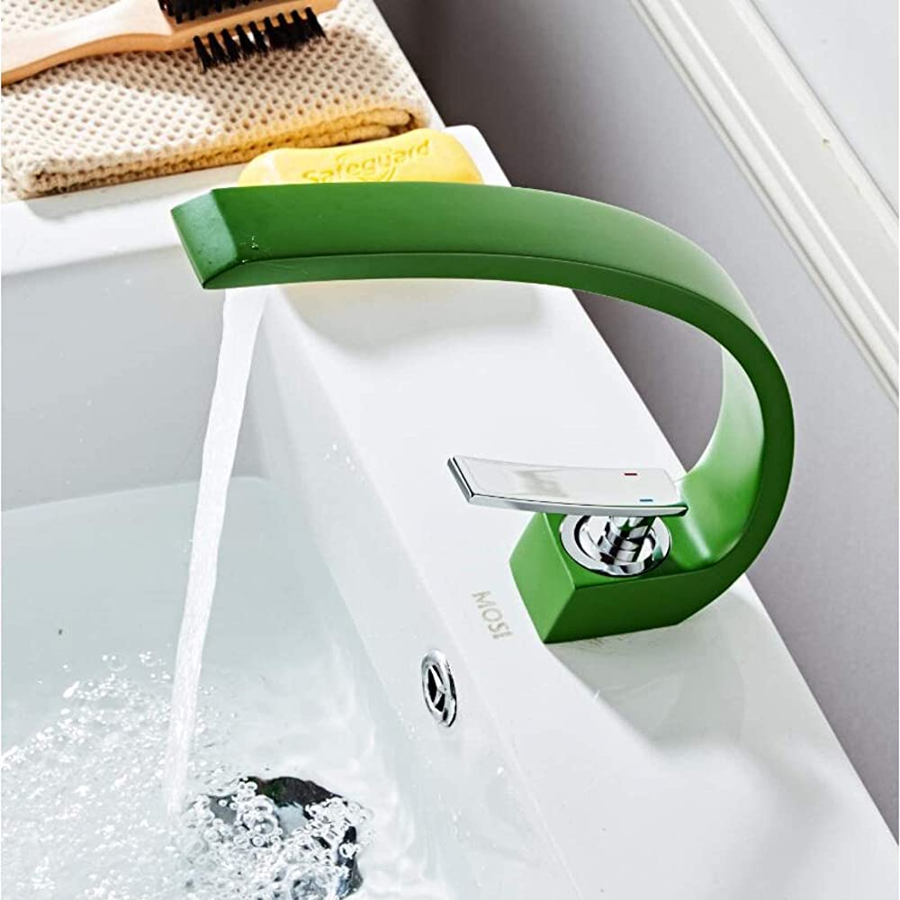 Robinet de lavabo orange vif pour réveiller la déco de votre salle de bain