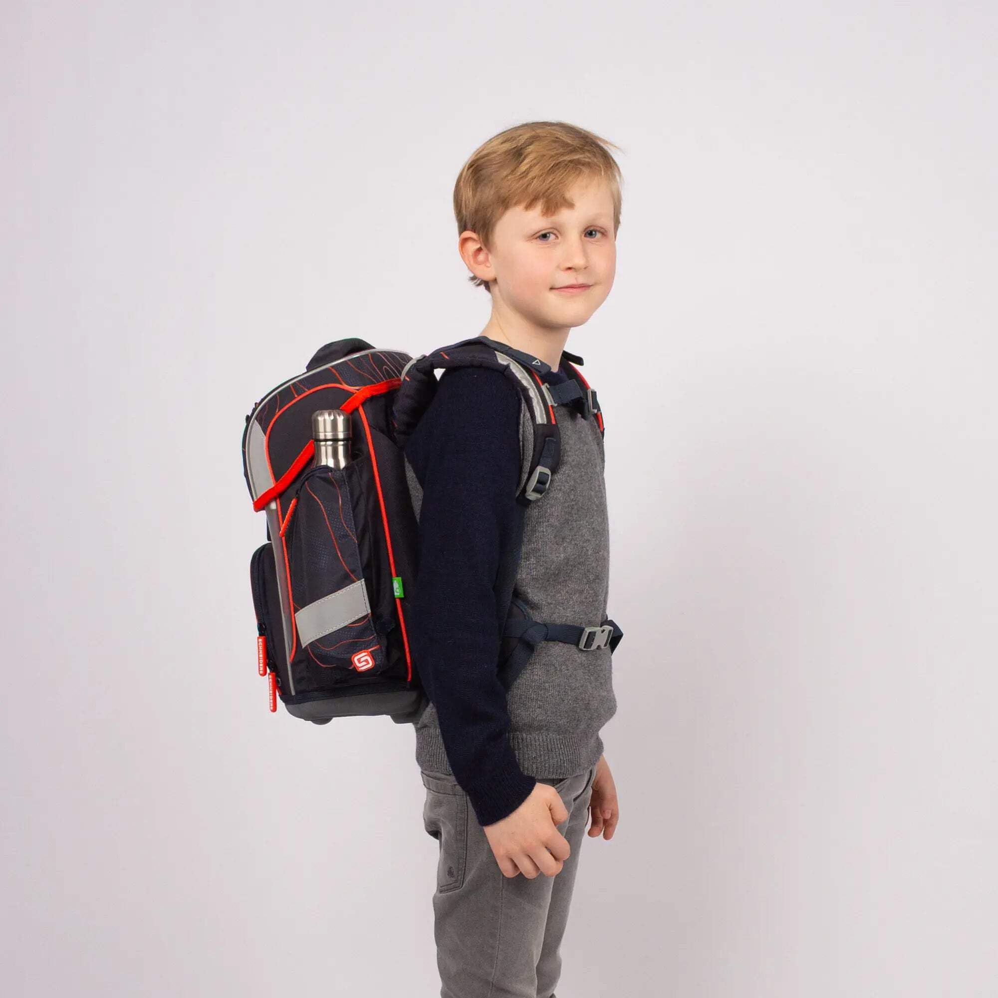 Schneiders Ergolite Schultasche Ninja Revenge – 9-teiliges Schulranzen Set für Jungen – Ergonomisch, Leicht (1,2 kg), Mit LED-Leuchtstäben, Reflektoren & Zubehör – 22L Volumen