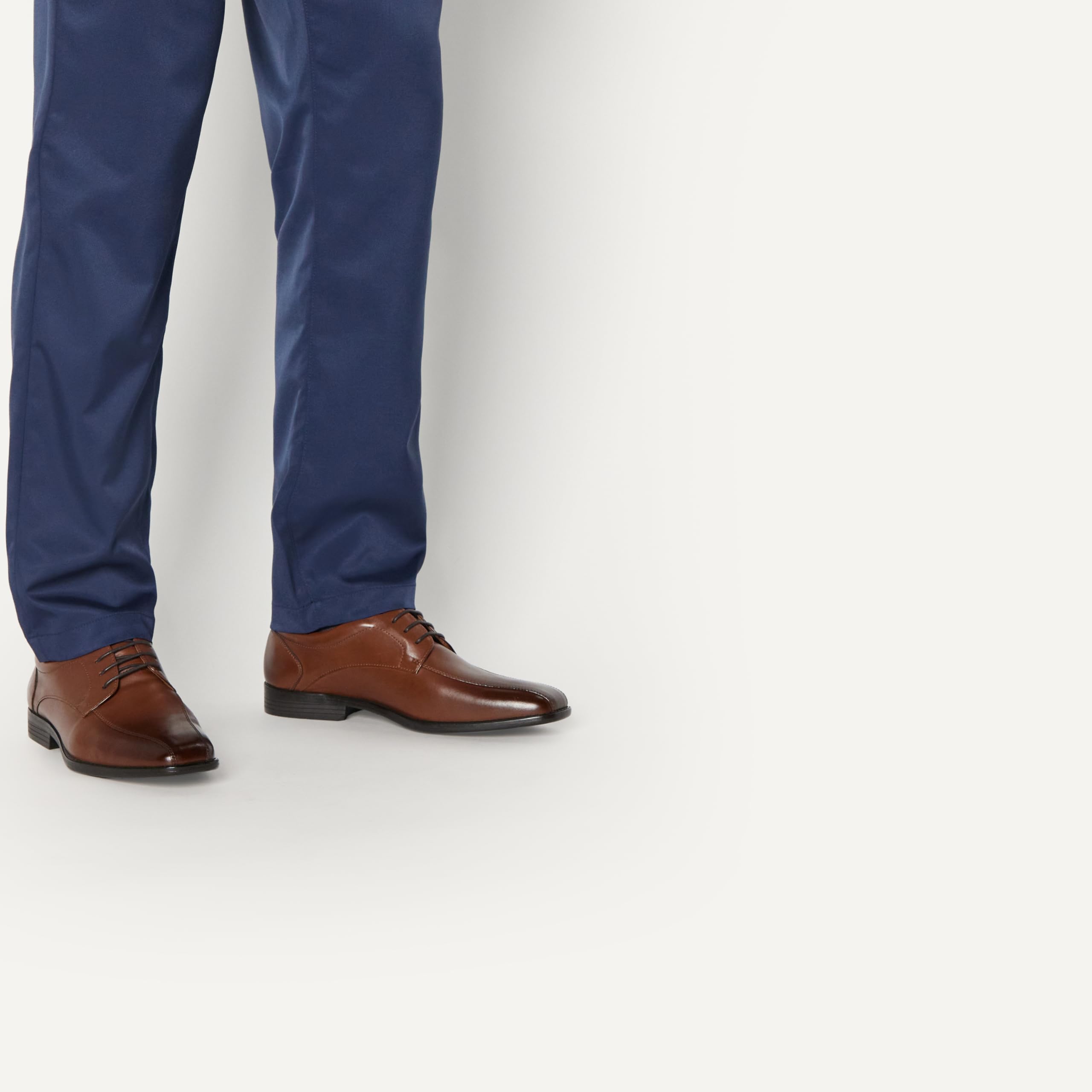 Amazon Essentials Men's Twin Seam Square Toe Derby Dress Shoes — view 2