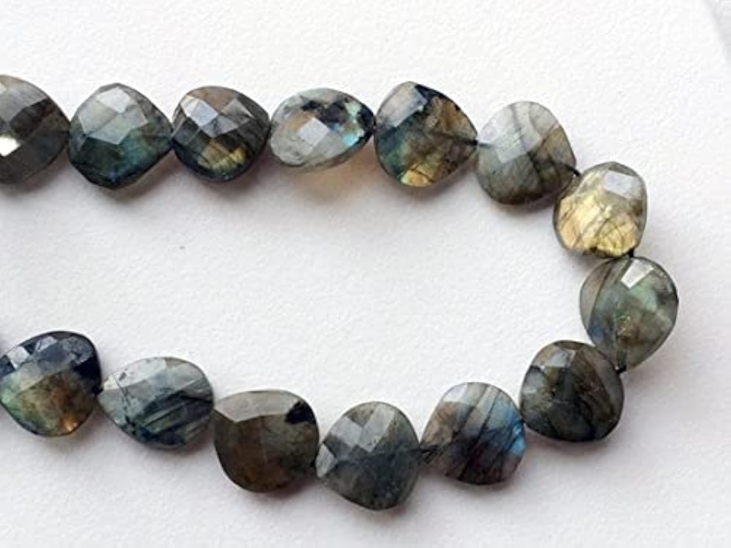Labradorite naturelle briolette poire à feu bleu pour création bijoux bohèmes