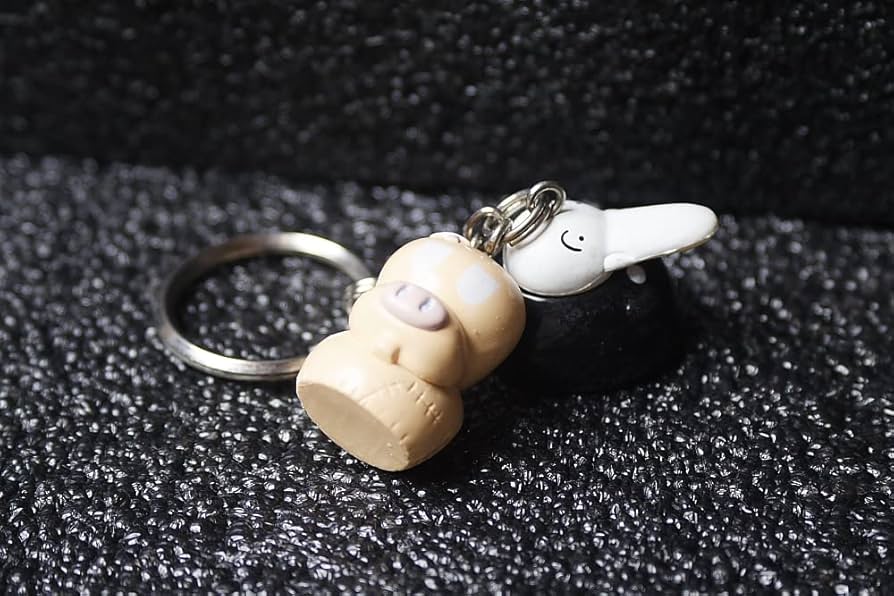 【2619】かるたキーホルダー ホワイト星型 黄色いヒメウツギ封入 2619】かるたキーホルダー ホワイト星型 黄色いヒメウツギ封入