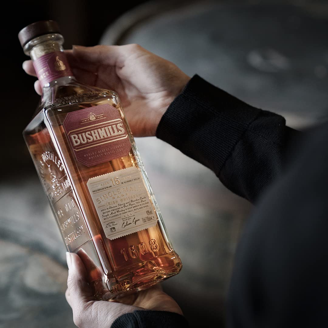 Bushmills 16 anni Single Malt 70cl - Whiskey irlandese invecchiato 16 anni in tre tipologie di legno. 40% vol.