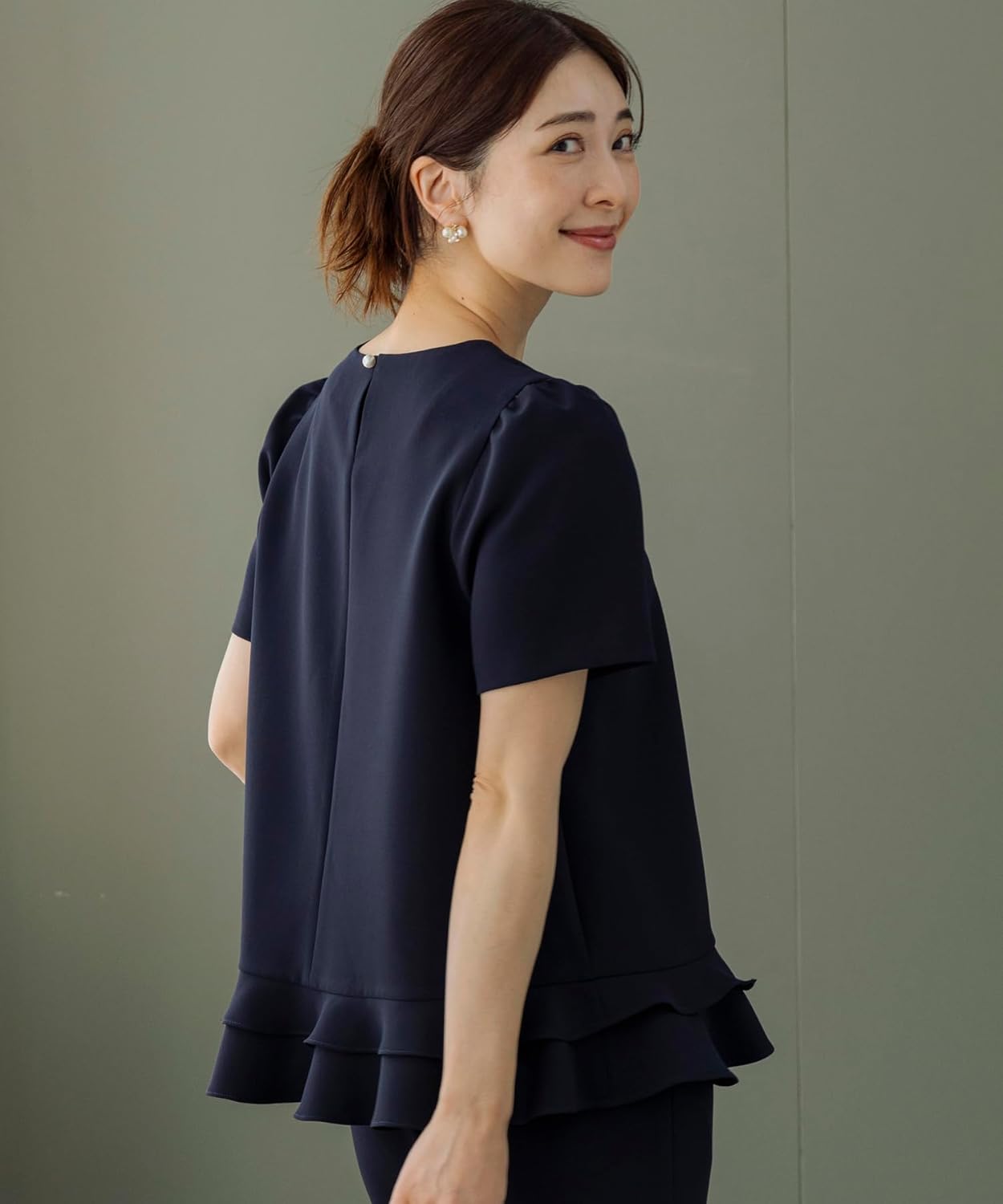 【SONO NAVY】ミニティアードフリルブラウス 防シワダブルクロス ネイビー Sono（ソーノ） ブラウス シャツ 「SONO/ソーノ」「SONO NAVY/ソーノ