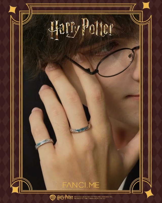 Amazon | x Harry Potter 公式コラボ 金のスニッチ ネックレス 輝き翼