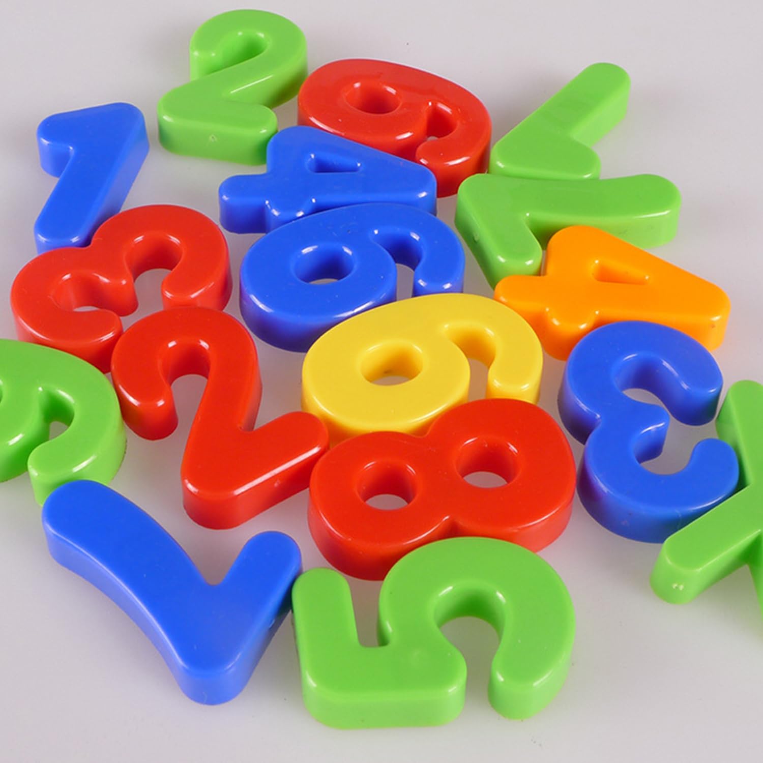 Números Magnéticos Imanes Letras Alfabeto Imanes para Niños, 78 Piezas Juguetes Magnéticos Incluye A-Z Mayúsculas, Minúsculas y Símbolos Matemáticos