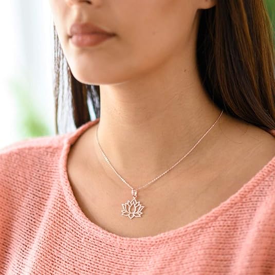 Collana con ciondolo a forma di fiore in oro rosa, argento 925