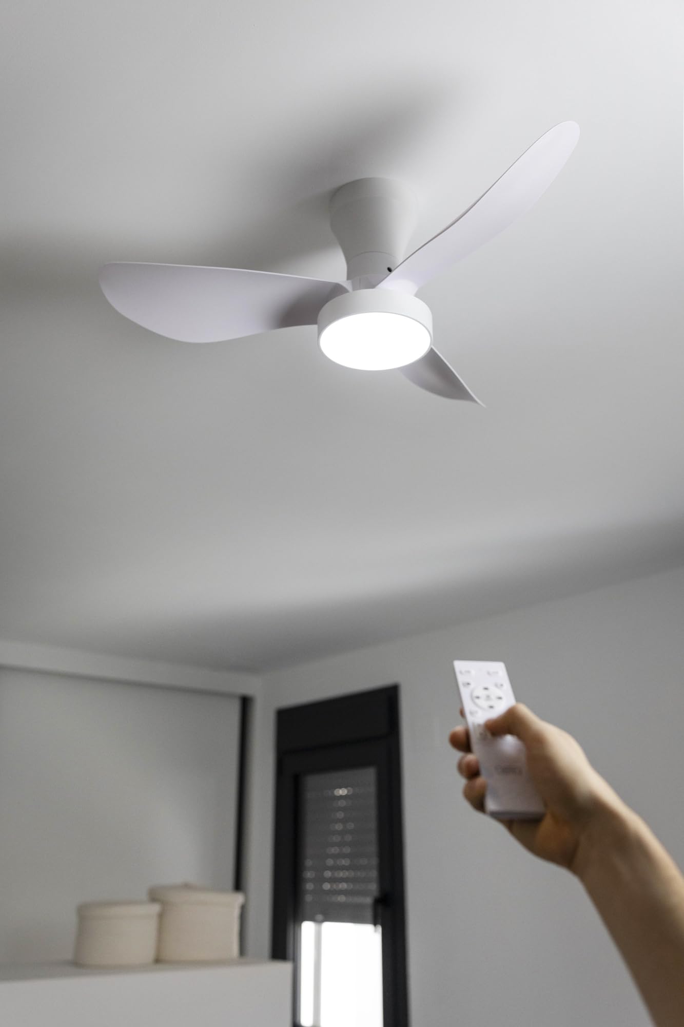 DUPI Ventilador de Techo PRO AIR | Motor DC Silencioso | 6 Velocidades | Luz LED Dimmable 3000–6000K | Mando con Temporizador | Ø 80 cm | Blanco