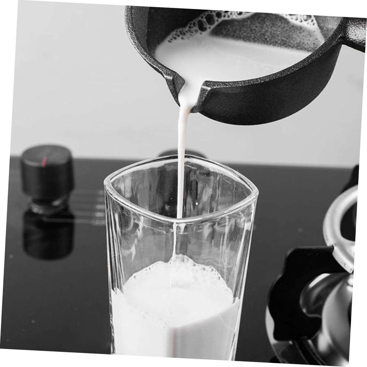 NAMOARLY Mini Omelette Pan Cast Iron Hot Oil Pot Multi-functional Kitchen Gadget Versatile Easy to Clean