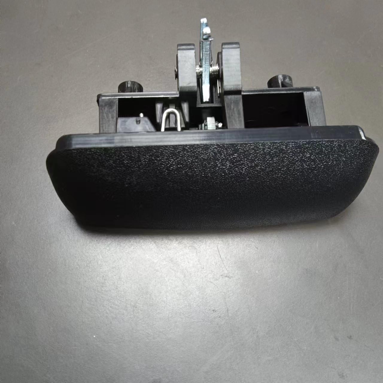 Glove box buckle 97-00 models 5EM34LAZ