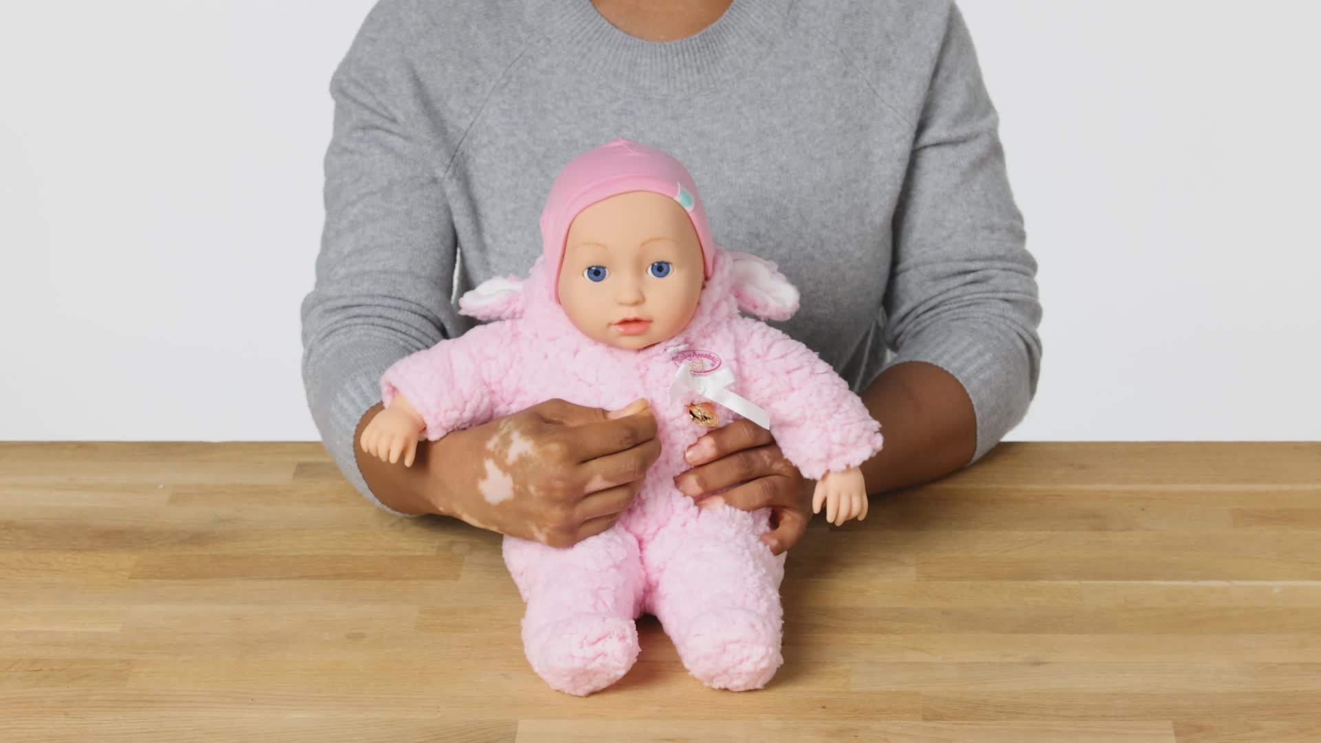 Zapf Creation 703588 Baby Annabell Deluxe Schaf Overall 43 cm 