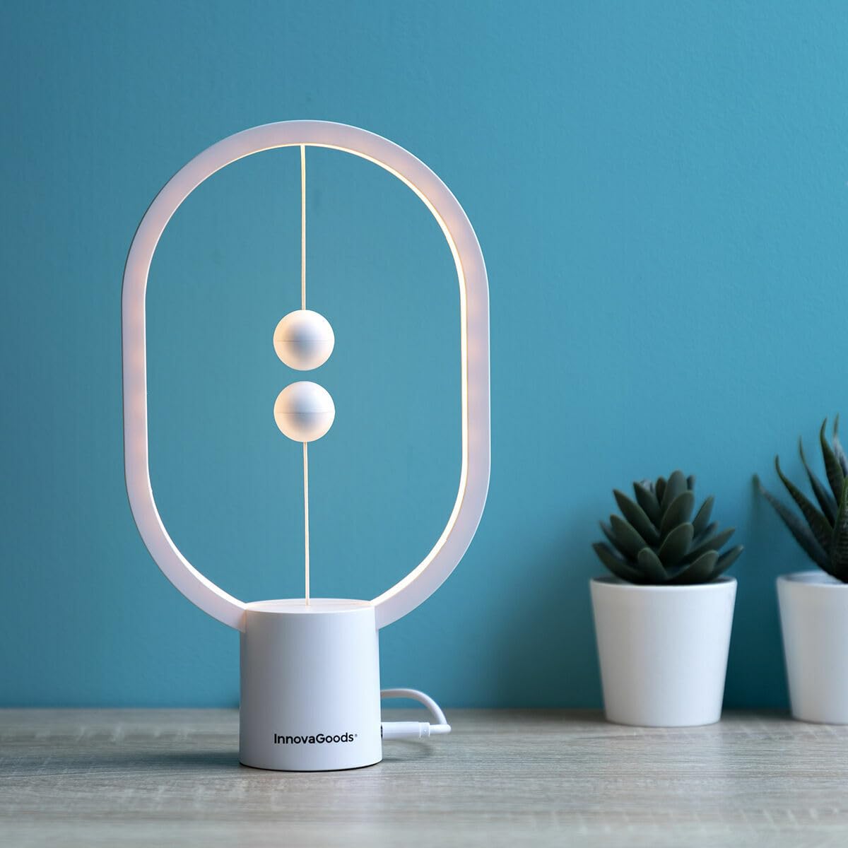 InnovaGoods® Lámpara de equilibrio con interruptor magnético, Magilum, ilumina tu hogar de forma original y elegante, con un diseño de equilibrio e interruptor magnético, ideal para el hogar.