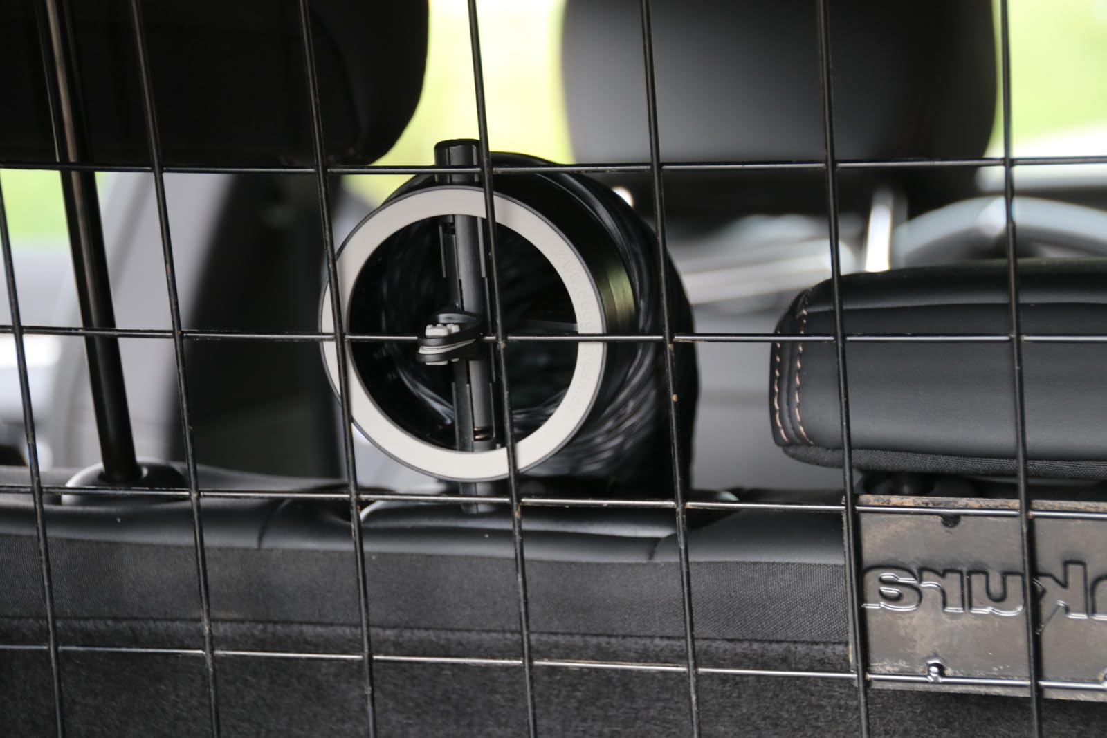 Doggyfresh - Sistema di ventilazione per cani per l’auto (grigio)