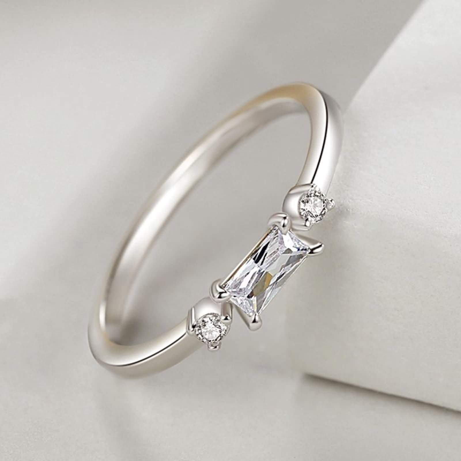 Anello da donna, minimalista, design sottile, rettangolare, moissanite rotonda 14 carati, in oro bianco 14 carati, misura 50 (15,9)
