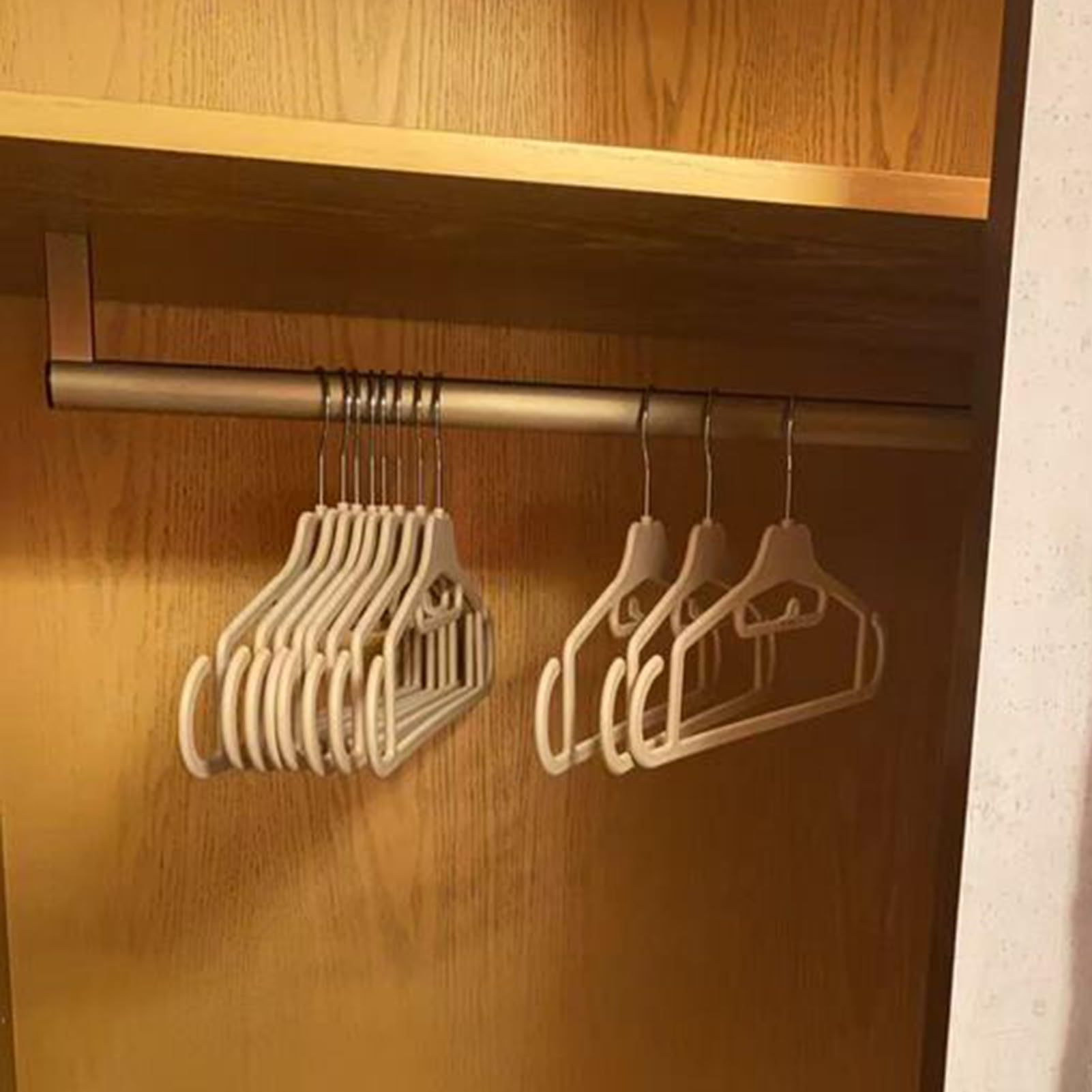 Wardrobe Rail 60 70 80 90 95 110 125 135 145 150 cm Closet Rod Support Pole with 2 Flange, Silent Wall Cabinet Hanger Tube for Locker Room, Cuttable Clothes Racks(57 in (145 cm))