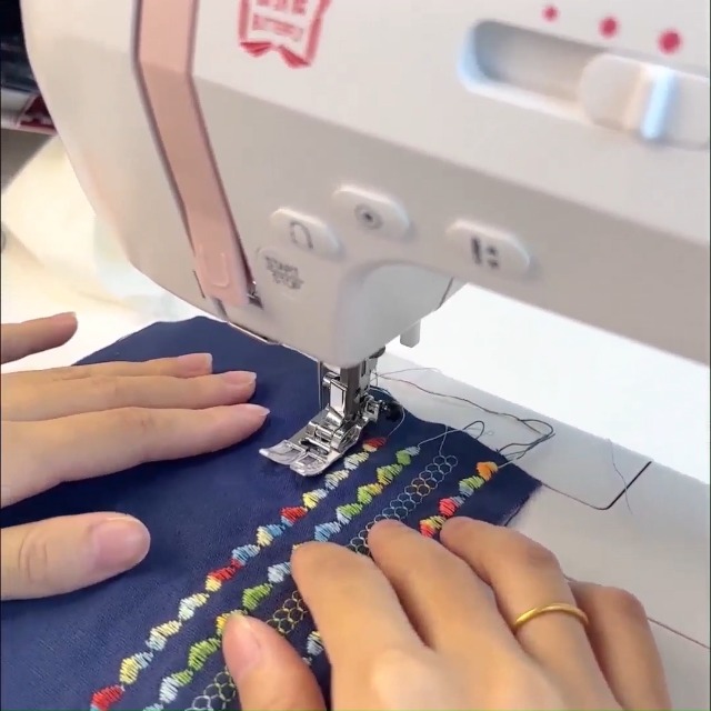 Set de 24 hilos multicolor para máquina de coser miniatura 7